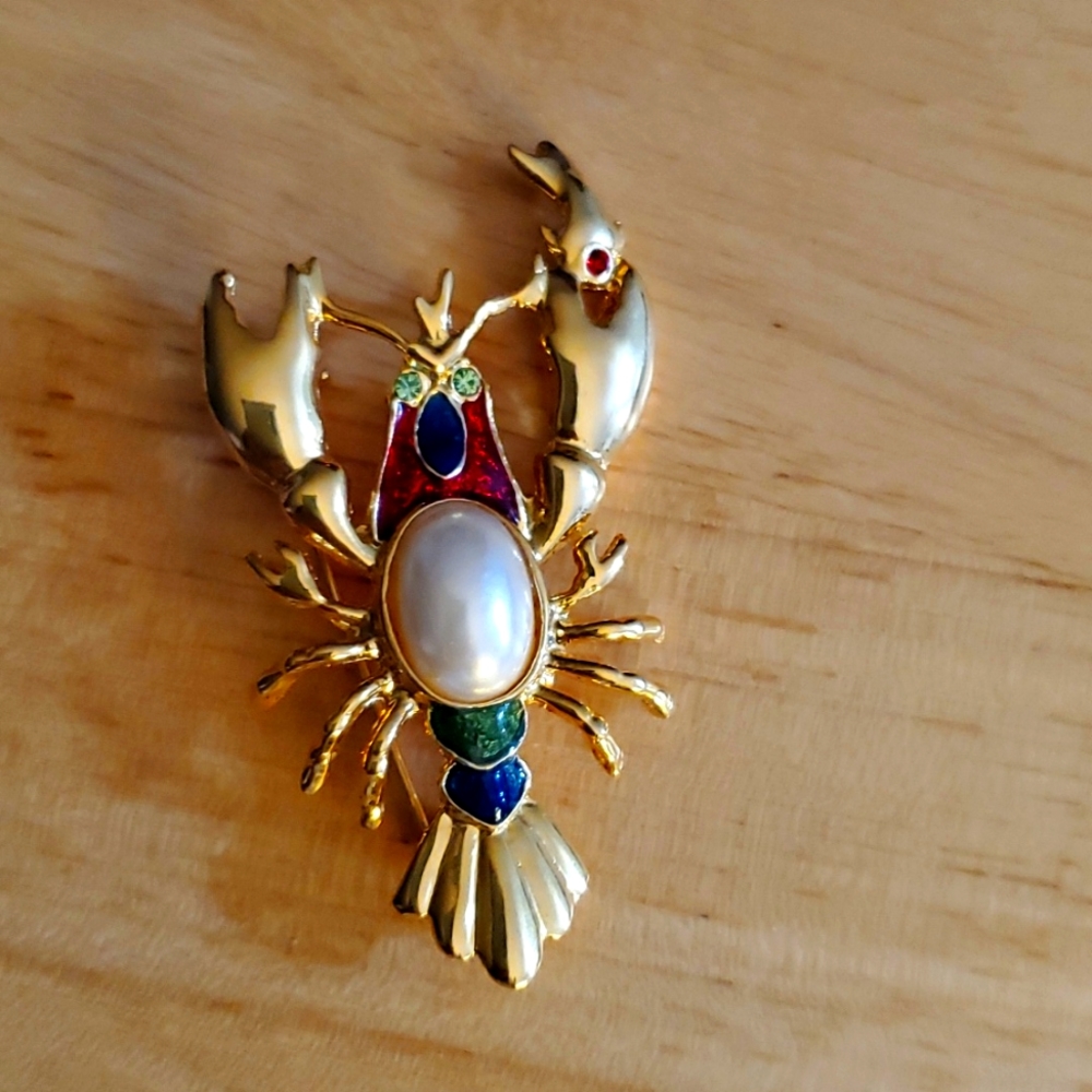 Lobster pearl enamel pin brooch